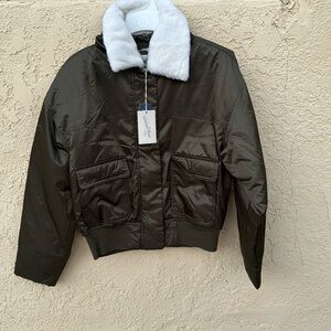 Universal thread bomber jacket women’s NWT